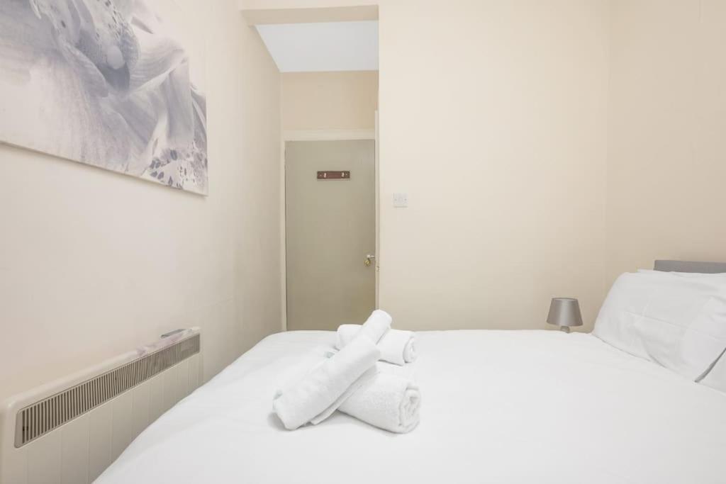 Two Bedroom Apartment-Central Edinburgh-Old Town-Licensed エクステリア 写真