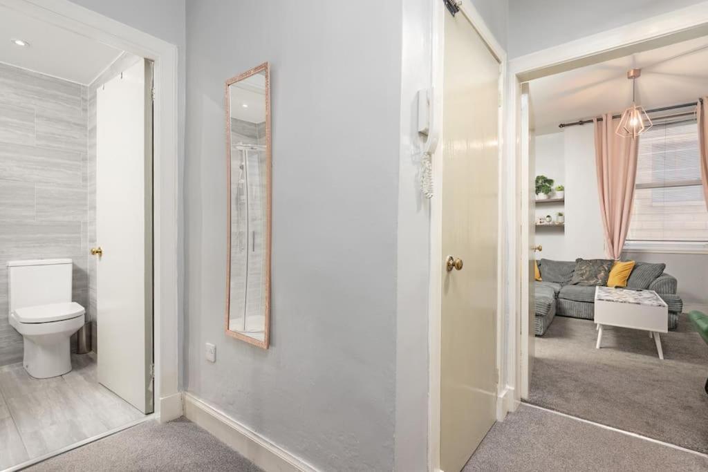 Two Bedroom Apartment-Central Edinburgh-Old Town-Licensed エクステリア 写真