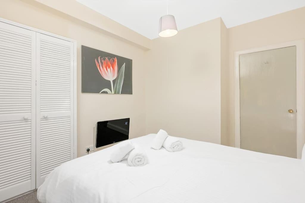 Two Bedroom Apartment-Central Edinburgh-Old Town-Licensed エクステリア 写真
