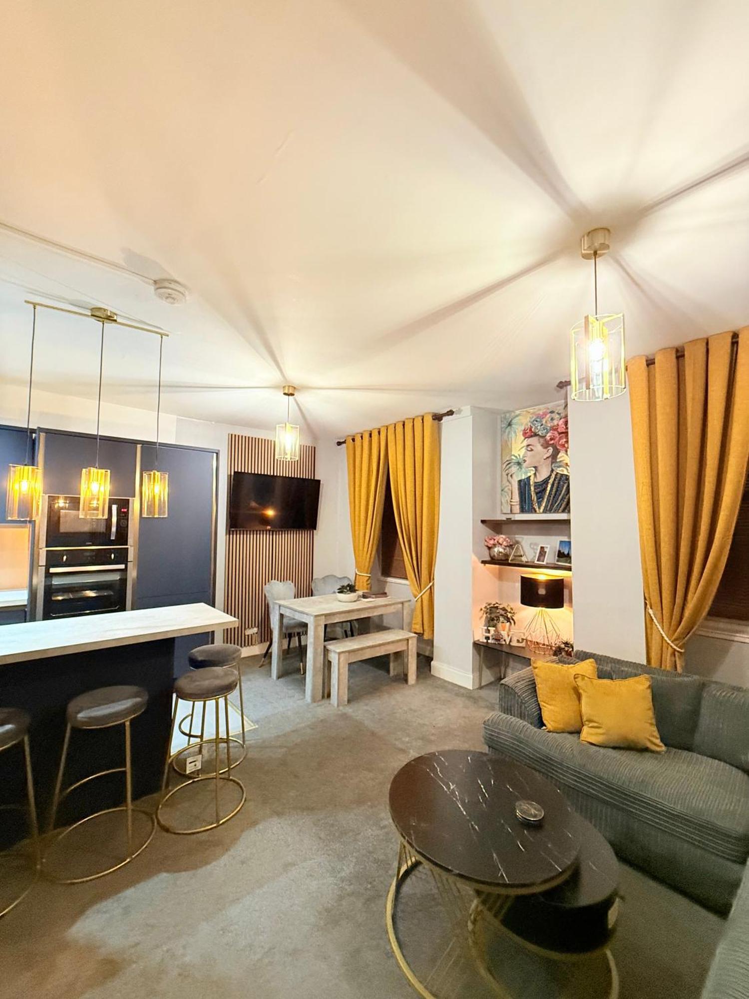 Two Bedroom Apartment-Central Edinburgh-Old Town-Licensed エクステリア 写真