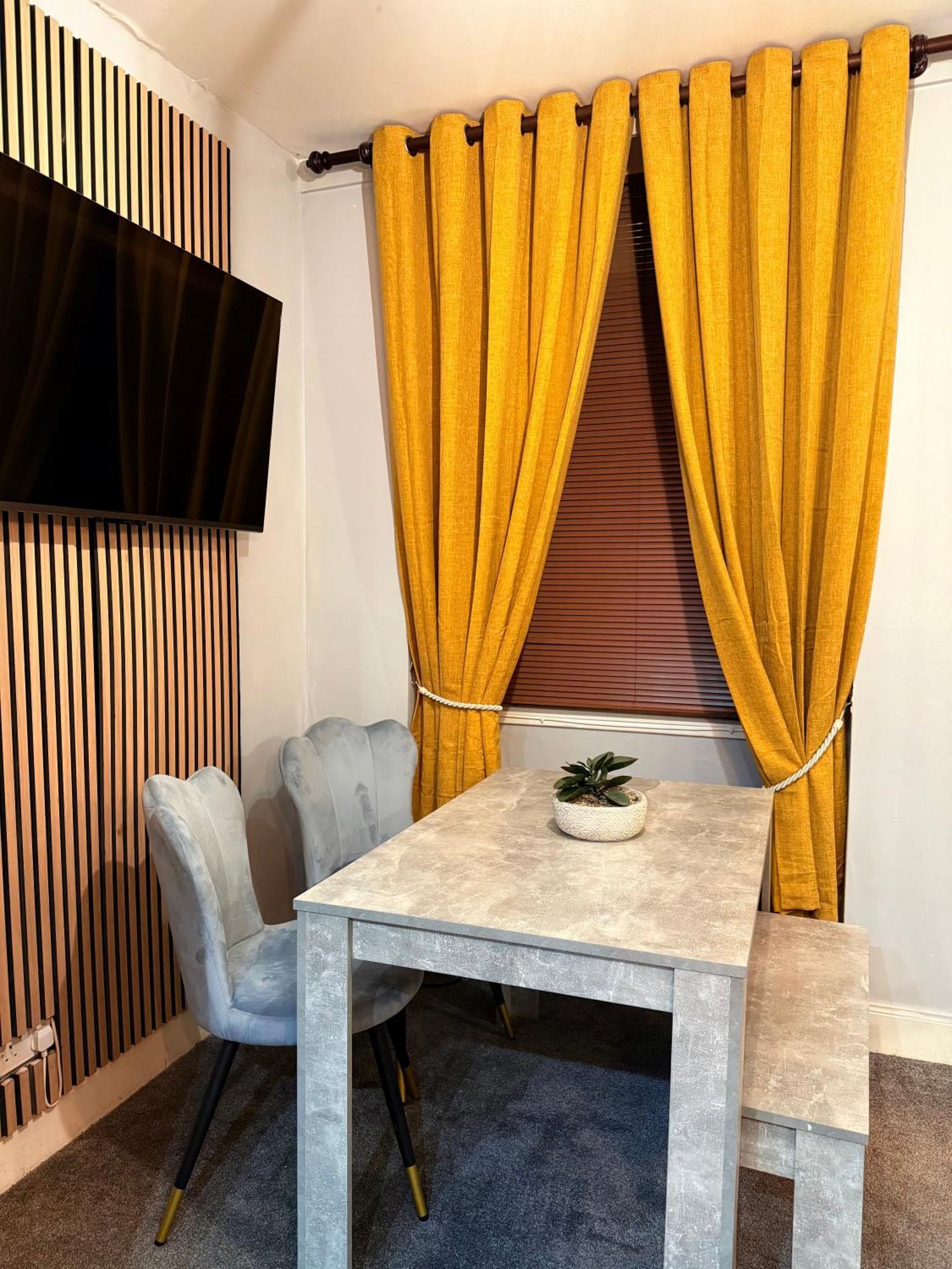 Two Bedroom Apartment-Central Edinburgh-Old Town-Licensed エクステリア 写真