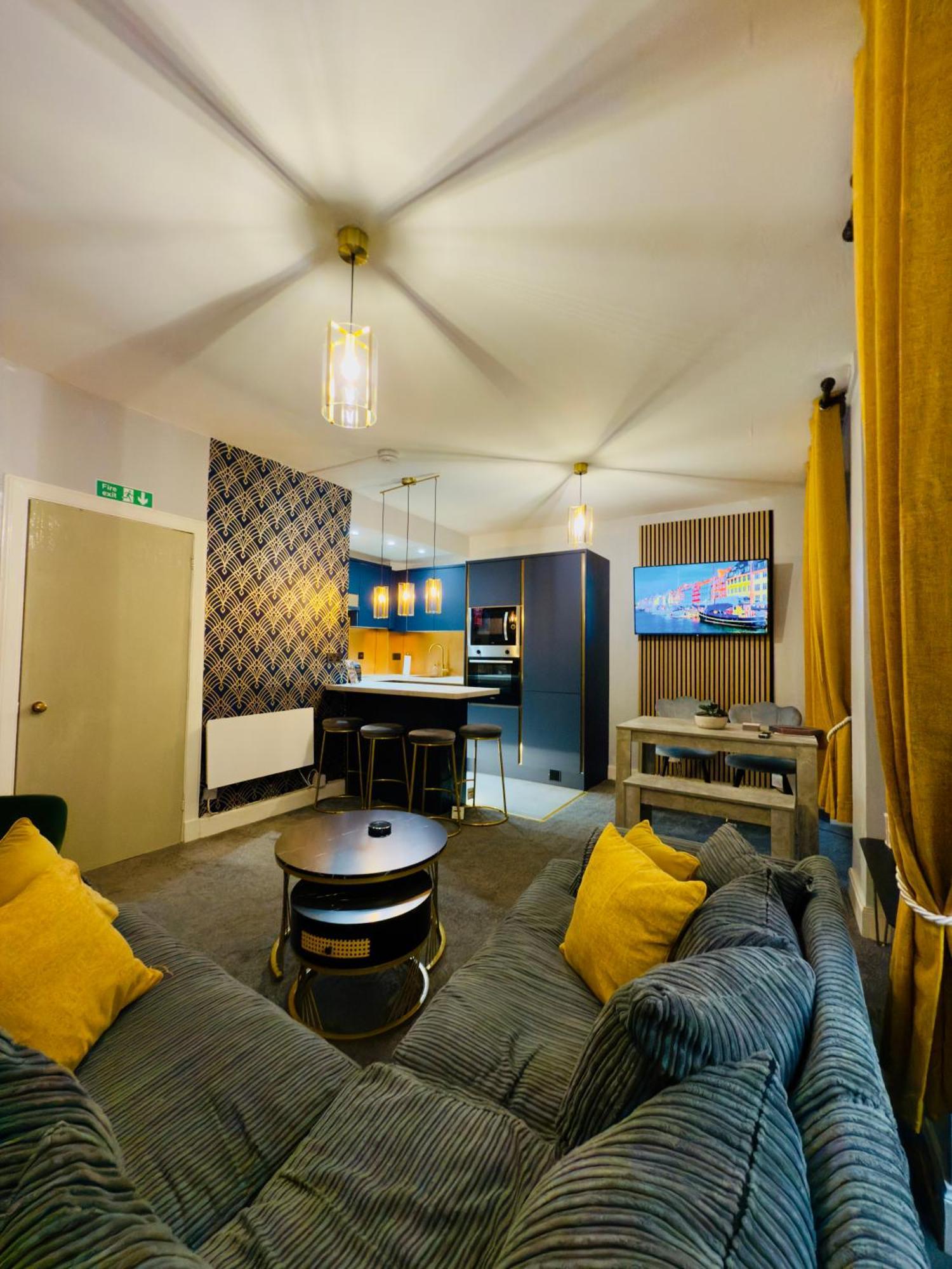 Two Bedroom Apartment-Central Edinburgh-Old Town-Licensed エクステリア 写真